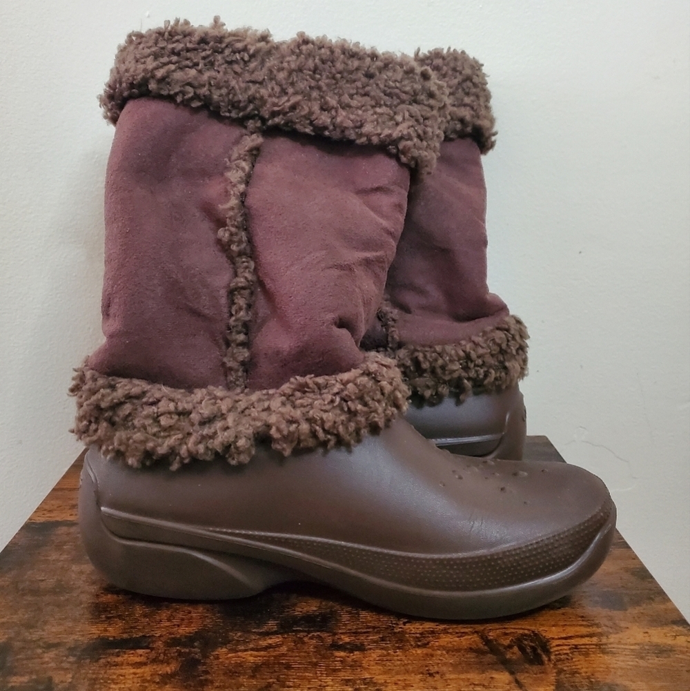 SOLD!! Womens CROCS Nadia Brown Sherpa Mid Calf Boots - Picture 3 of 10